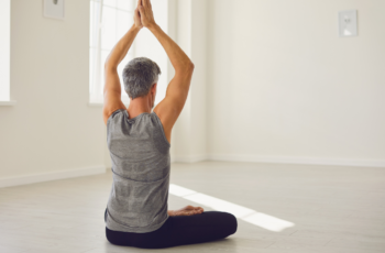 Ensaio clínico na Índia testa se a ioga pode retardar a progressão do Parkinson
